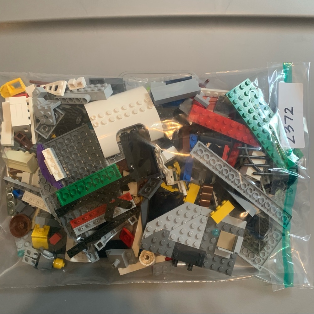 Legos 1lb assorted
(2372)